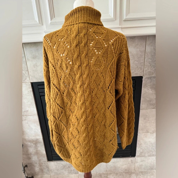 Saks Fifth Avenue Women's Lambs Wool Angora Blend Vintage Cable Knit Sweater Med - Picture 3 of 13